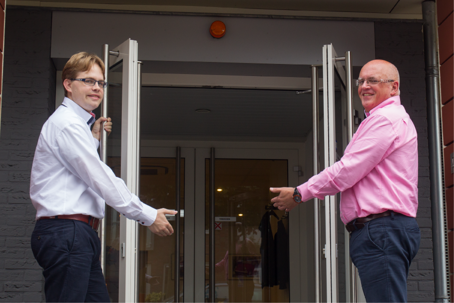 Reinier Verwaal en Gerard Blok voor ons pand in Hattem